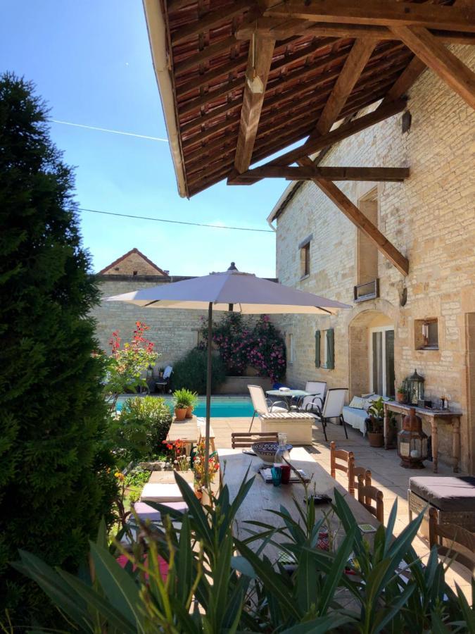 Bed and Breakfast La Cour Des Delices Gigny  Экстерьер фото