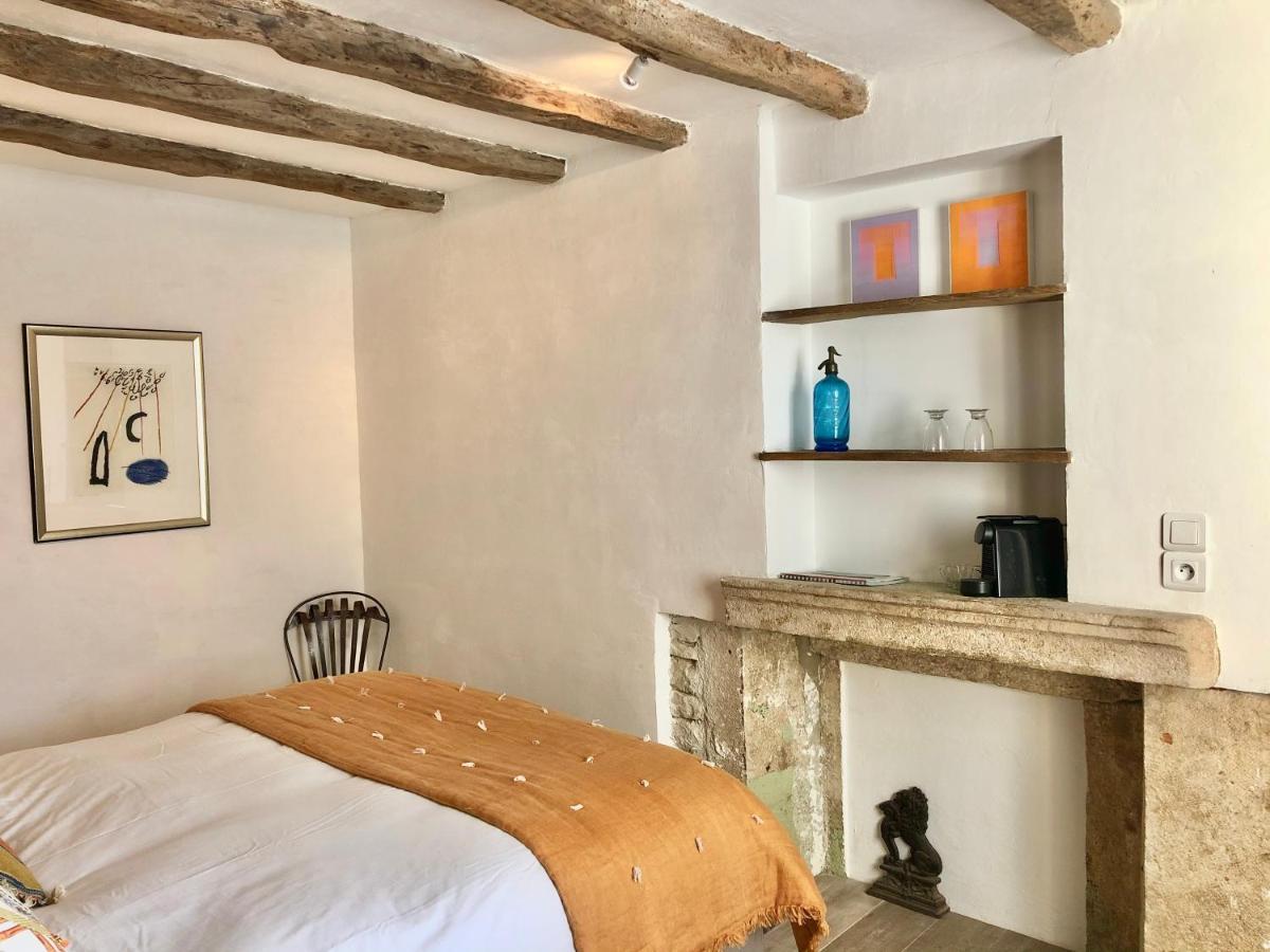 Bed and Breakfast La Cour Des Delices Gigny  Экстерьер фото