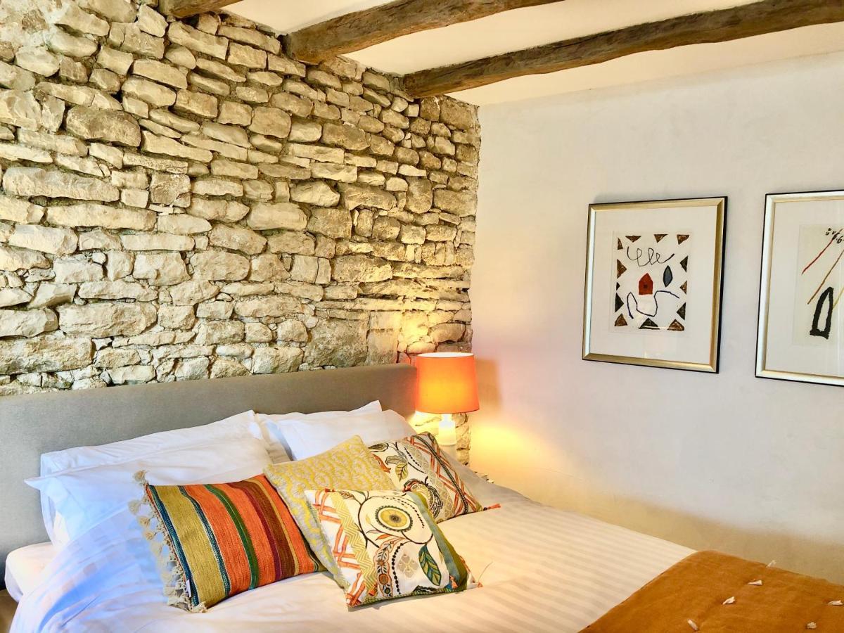 Bed and Breakfast La Cour Des Delices Gigny  Экстерьер фото