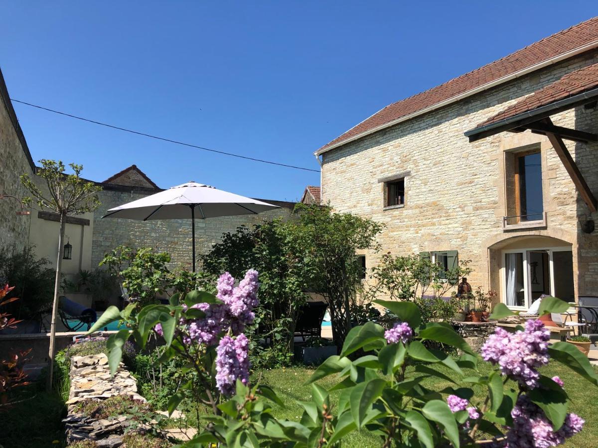 Bed and Breakfast La Cour Des Delices Gigny  Экстерьер фото
