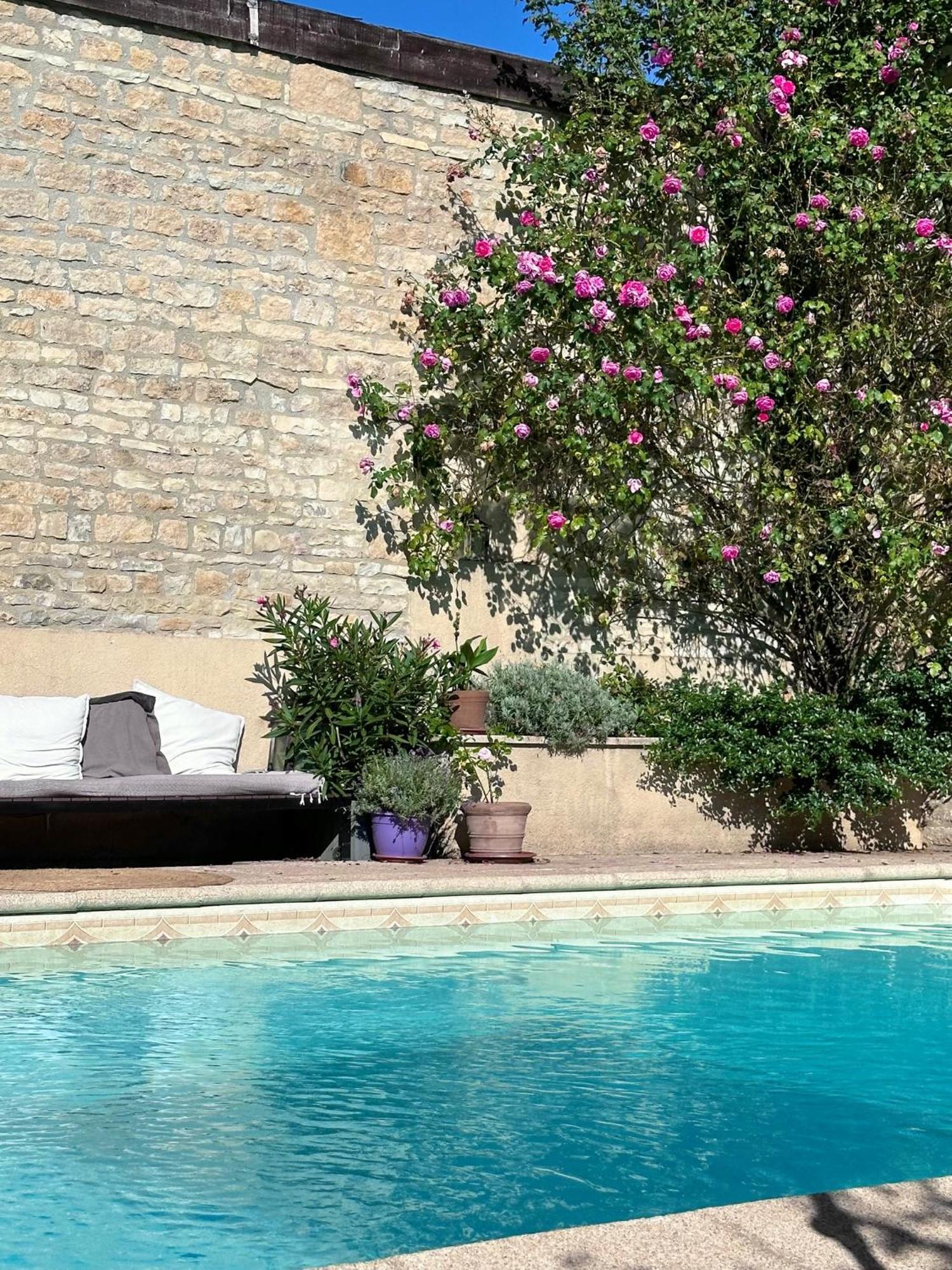 Bed and Breakfast La Cour Des Delices Gigny  Экстерьер фото