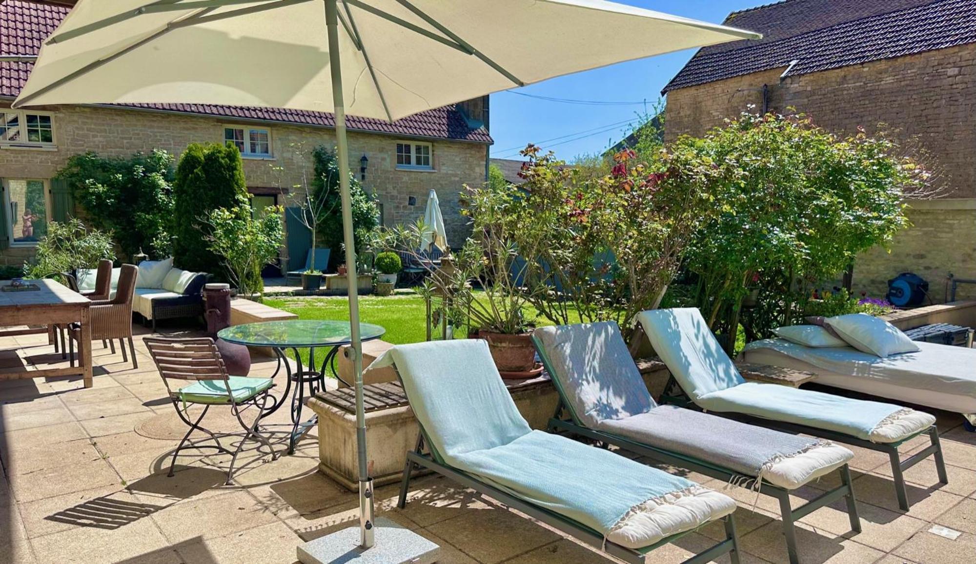 Bed and Breakfast La Cour Des Delices Gigny  Экстерьер фото