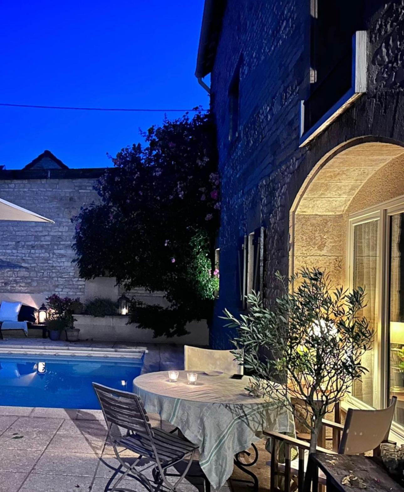 Bed and Breakfast La Cour Des Delices Gigny  Экстерьер фото