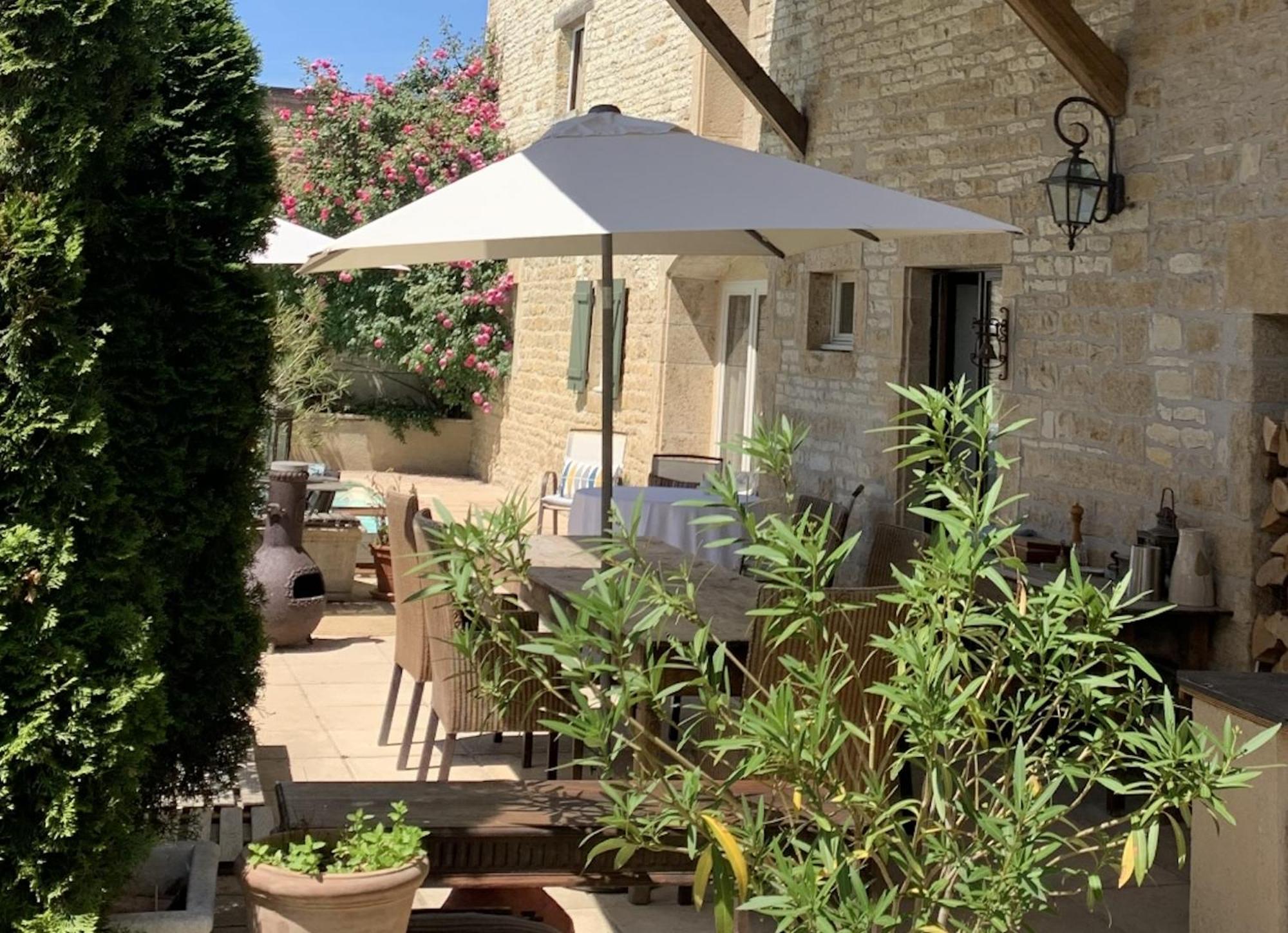 Bed and Breakfast La Cour Des Delices Gigny  Экстерьер фото